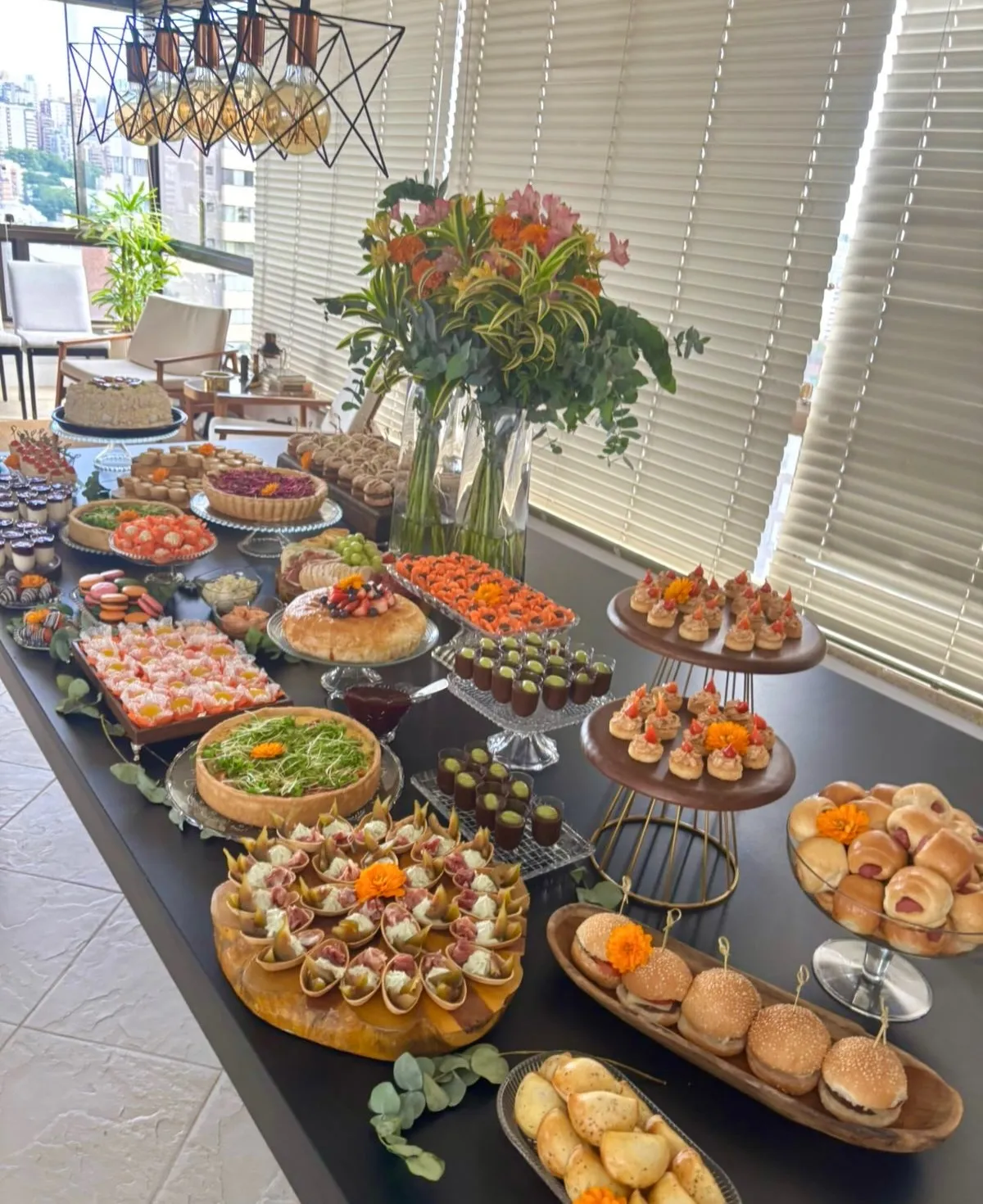 Buffet completo salgados e doces coffee break corporativo Porto Alegre