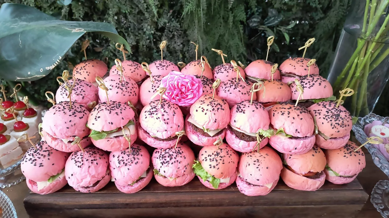Mini burgers pão rosa artesanal encomenda Porto Alegre