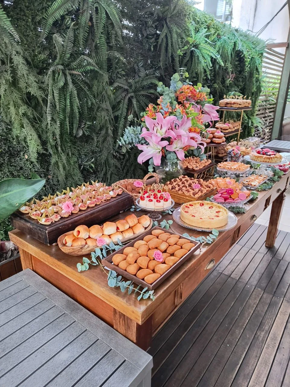 Mesa coffee break corporativo completa Griffe Patisserie Porto Alegre