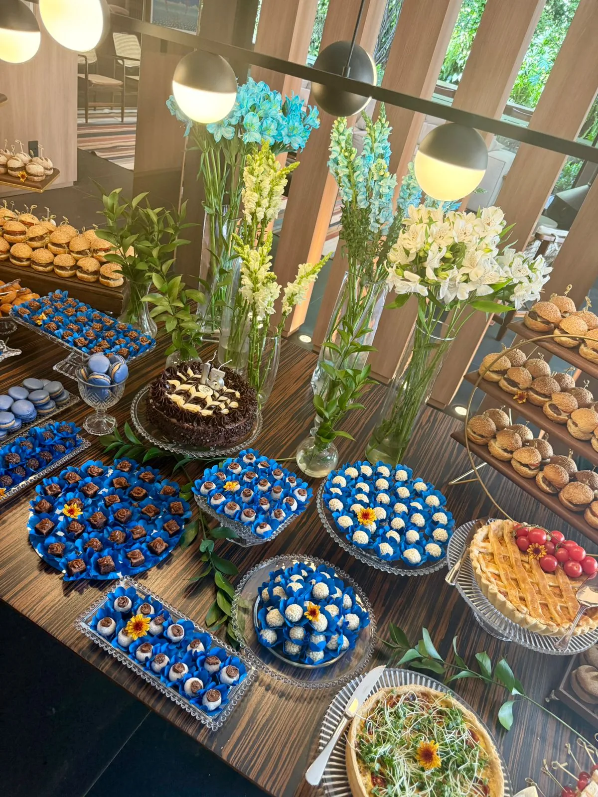 Mesa gourmet tema azul evento Porto Alegre Griffe