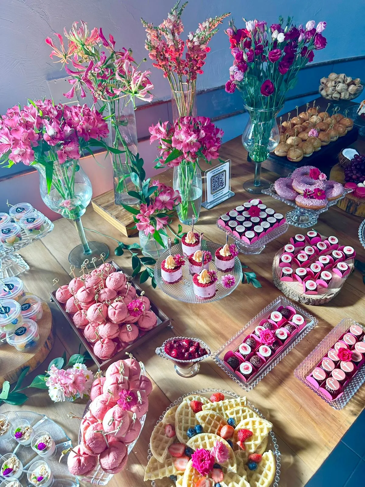 Mesa gourmet com doces finos para evento em Cachoeirinha Grande Porto Alegre Griffe Patisserie